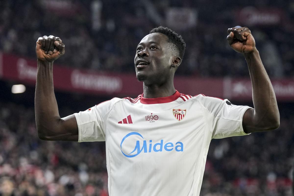 Akor Adams celebra un gol durante el partido de LaLiga EA Sports disputado entre el Sevilla FC y el Athletic Club en el estadio Ramón Sánchez-Pizjuán.