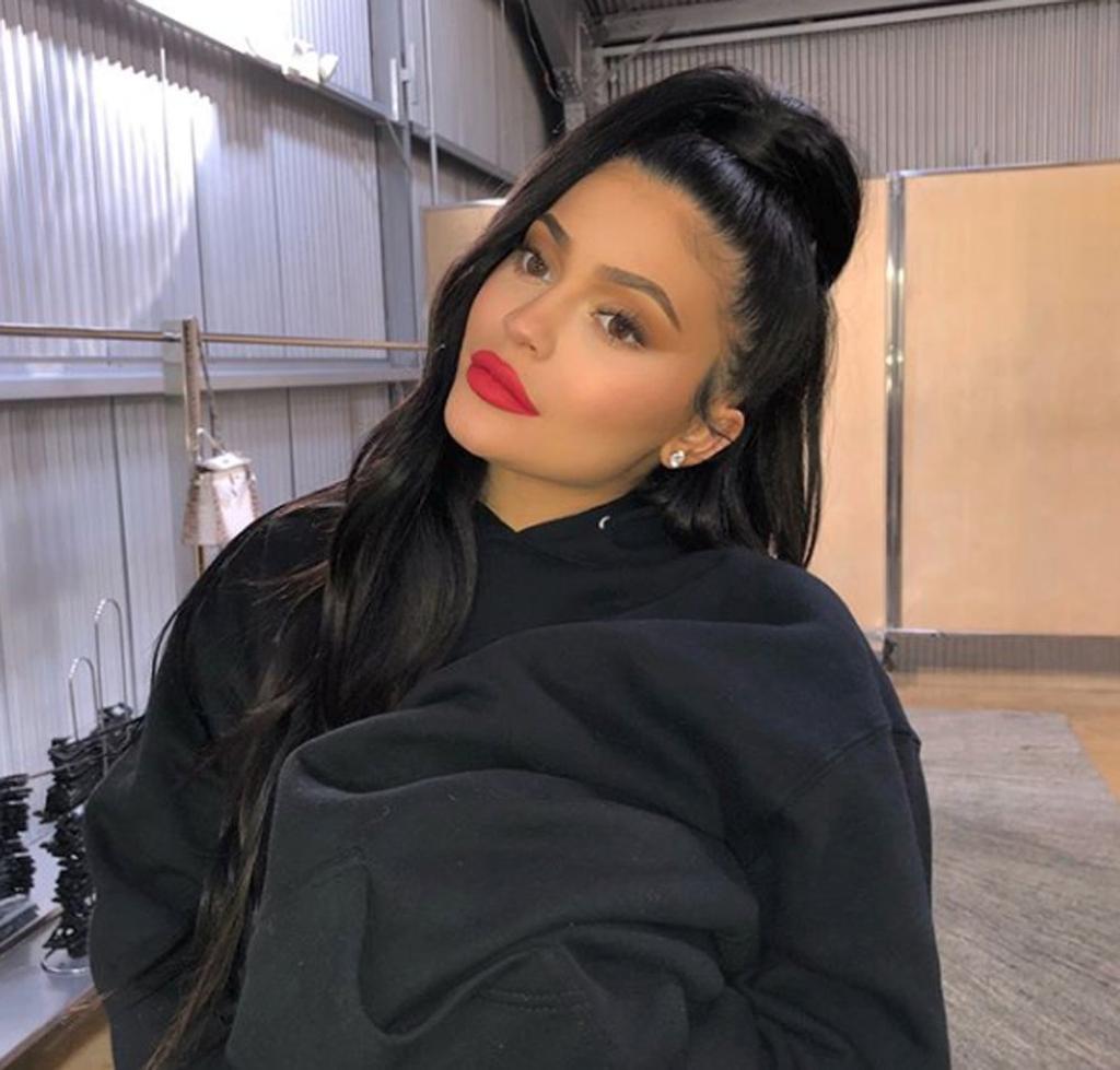 Kylie Jenner con coleta