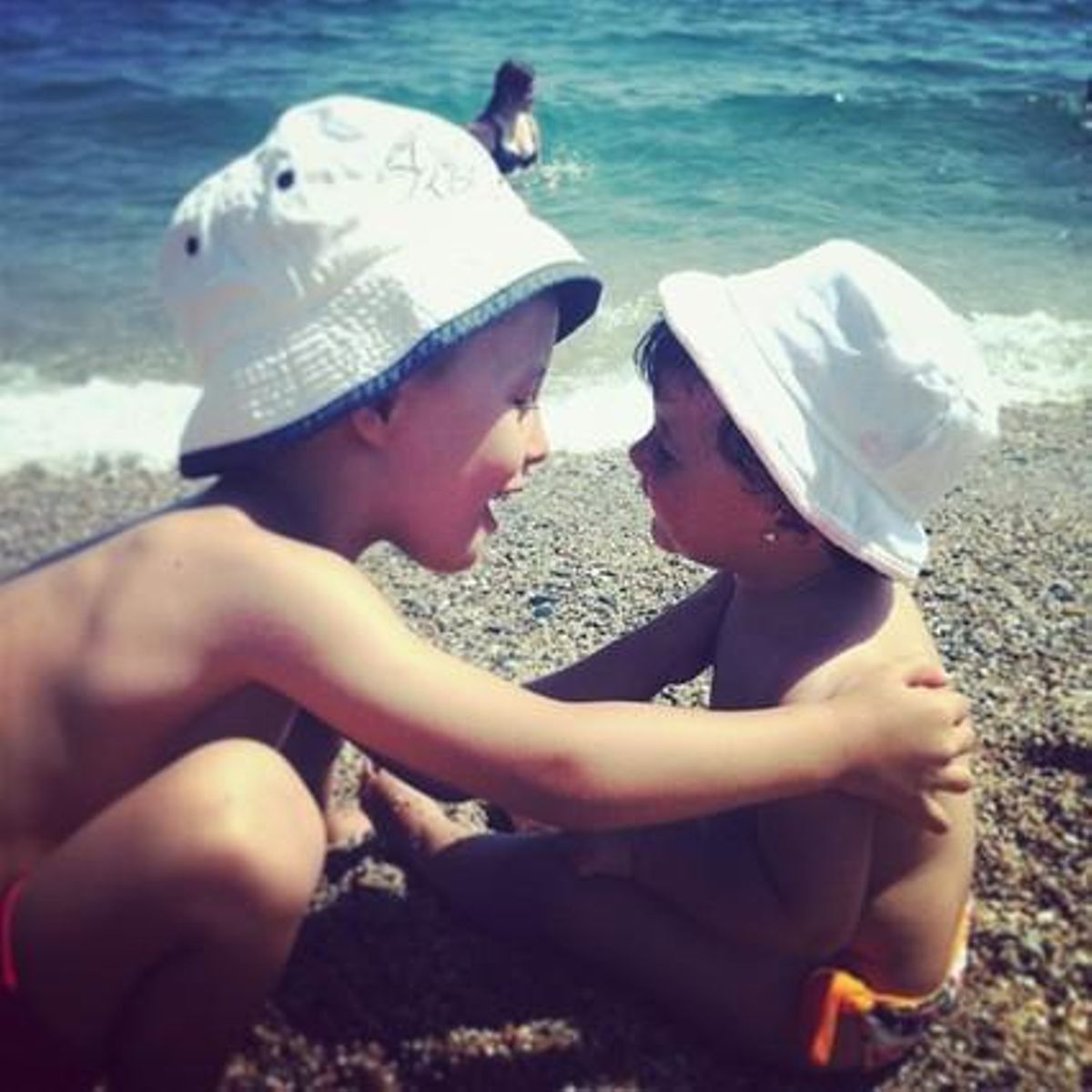 Nens a la platja dels Pescadors.
