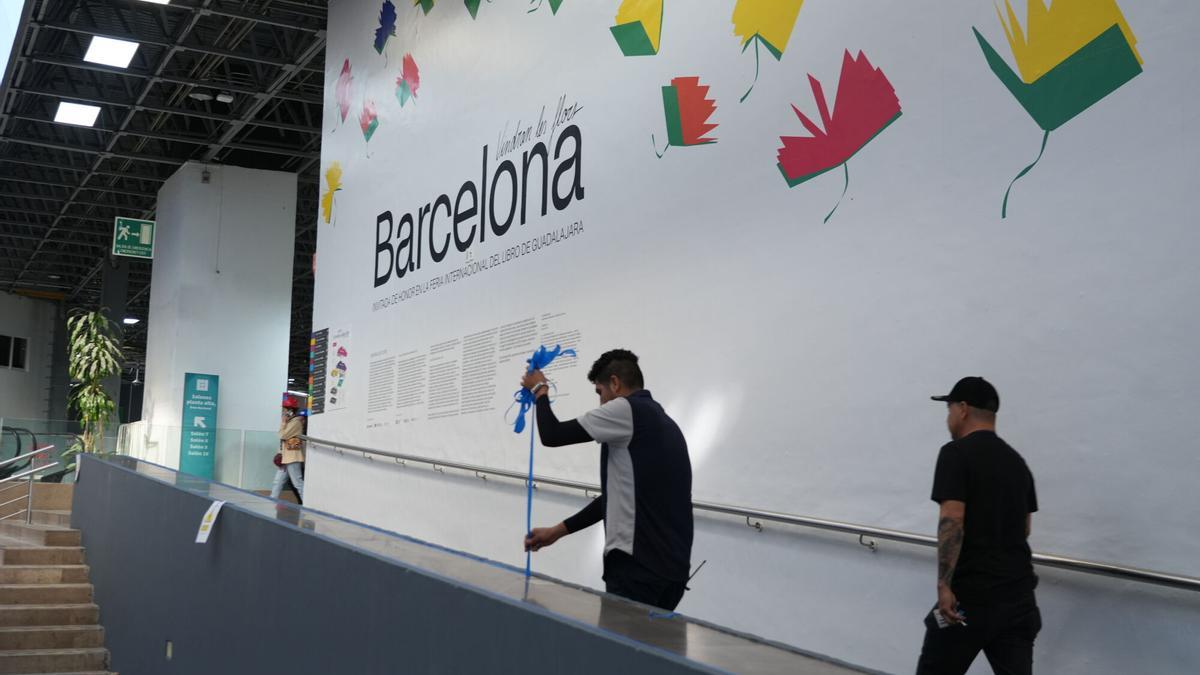 Preparativos en el pabellón de Barcelona en Guadalajara.