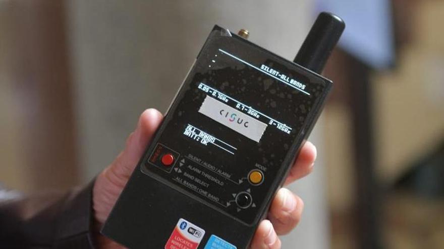 Así es el dispositivo que permite interceptar teléfonos en el examen de Selectividad