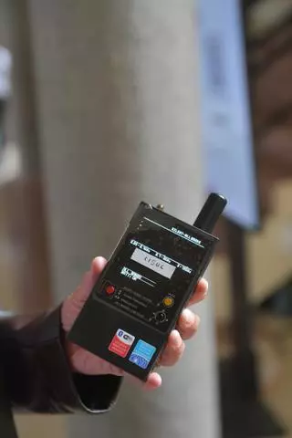 Así se detectan móviles y pinganillos en la PAU de A Coruña: "Si los dispositivos están apagados, no pueden conectarse"