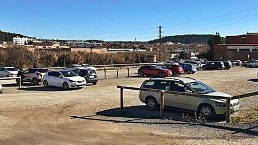 Una imatge del solar municipal del costat del Paidos, que ara és un aparcament, on es construirà el centre