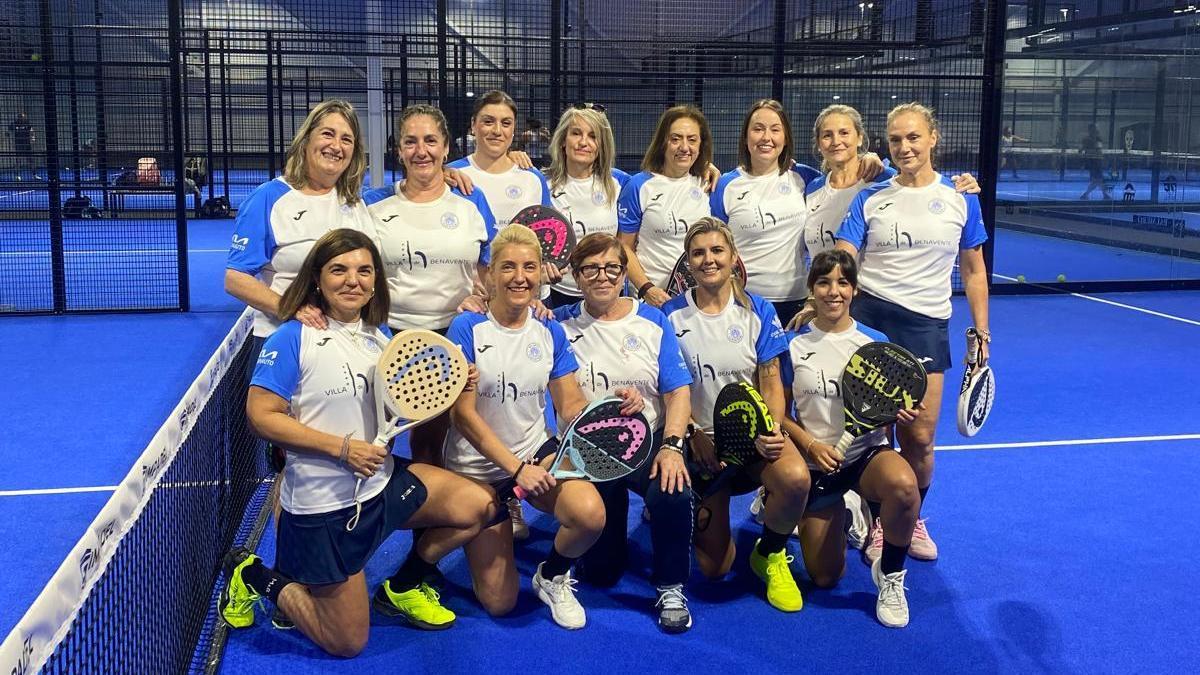 Formación del equipo Hotel Villa Benavente de Pádel Malgrat.