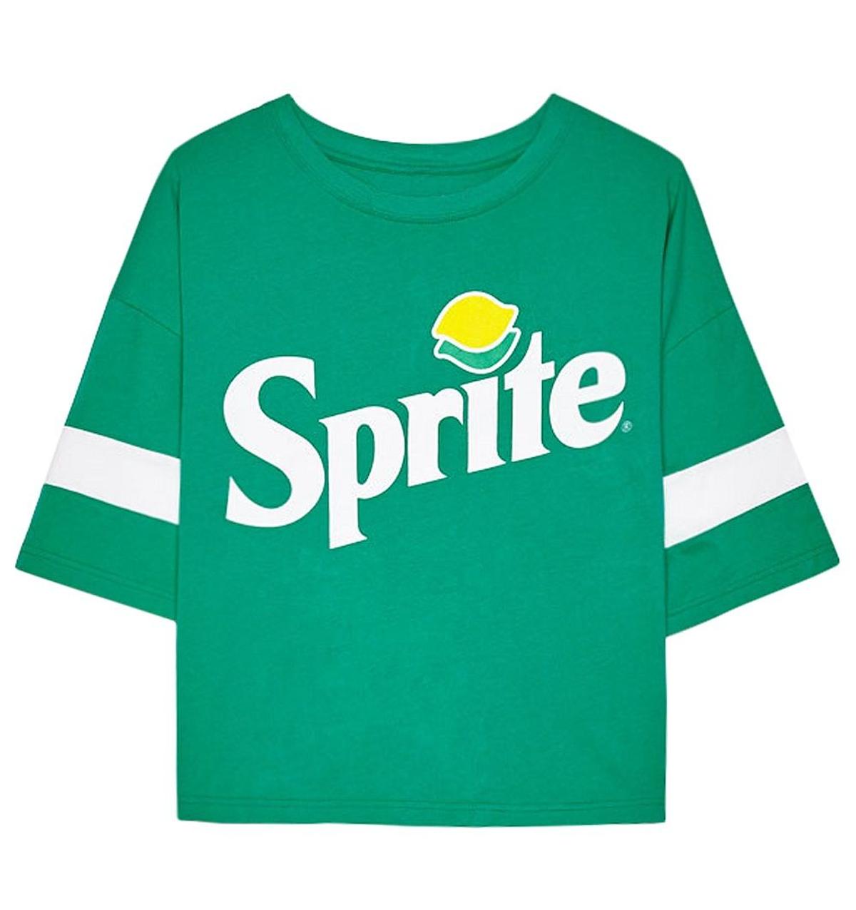 La camiseta verde, como la botella de Sprite