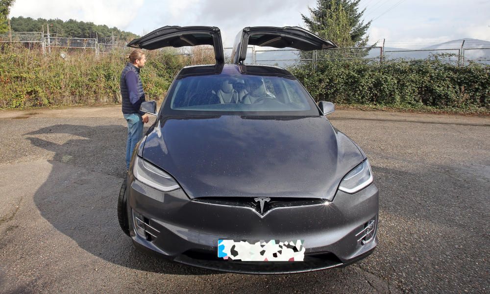 Un vigués, propietario del primer Tesla Model X de España