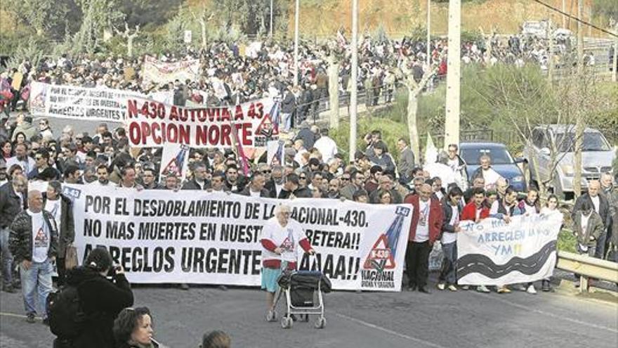 La Plataforma N-430 se reúne con la delegada del Gobierno en Extremadura