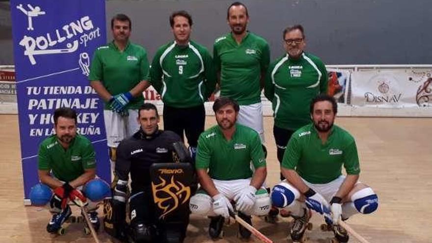 Los veteranos del Liceo posan antes de iniciar su entrenamiento.