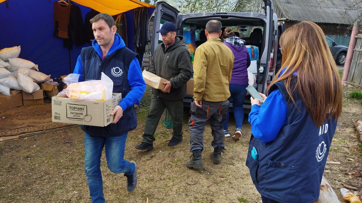 Llega a las aldeas bombardeadas de Ucrania la ayuda humanitaria enviada por Juntos por la Vida.