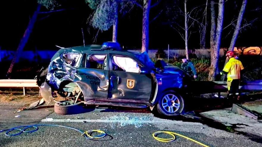 Seis muertos, dos de ellos guardias civiles, al arrollar un camión un control en Sevilla