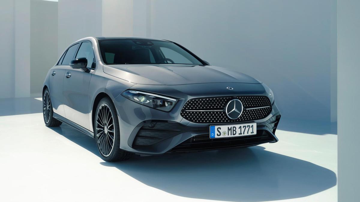 El nuevo Clase A de Mercedes-Benz ya está disponible y se deja ver en las calles valencianas.