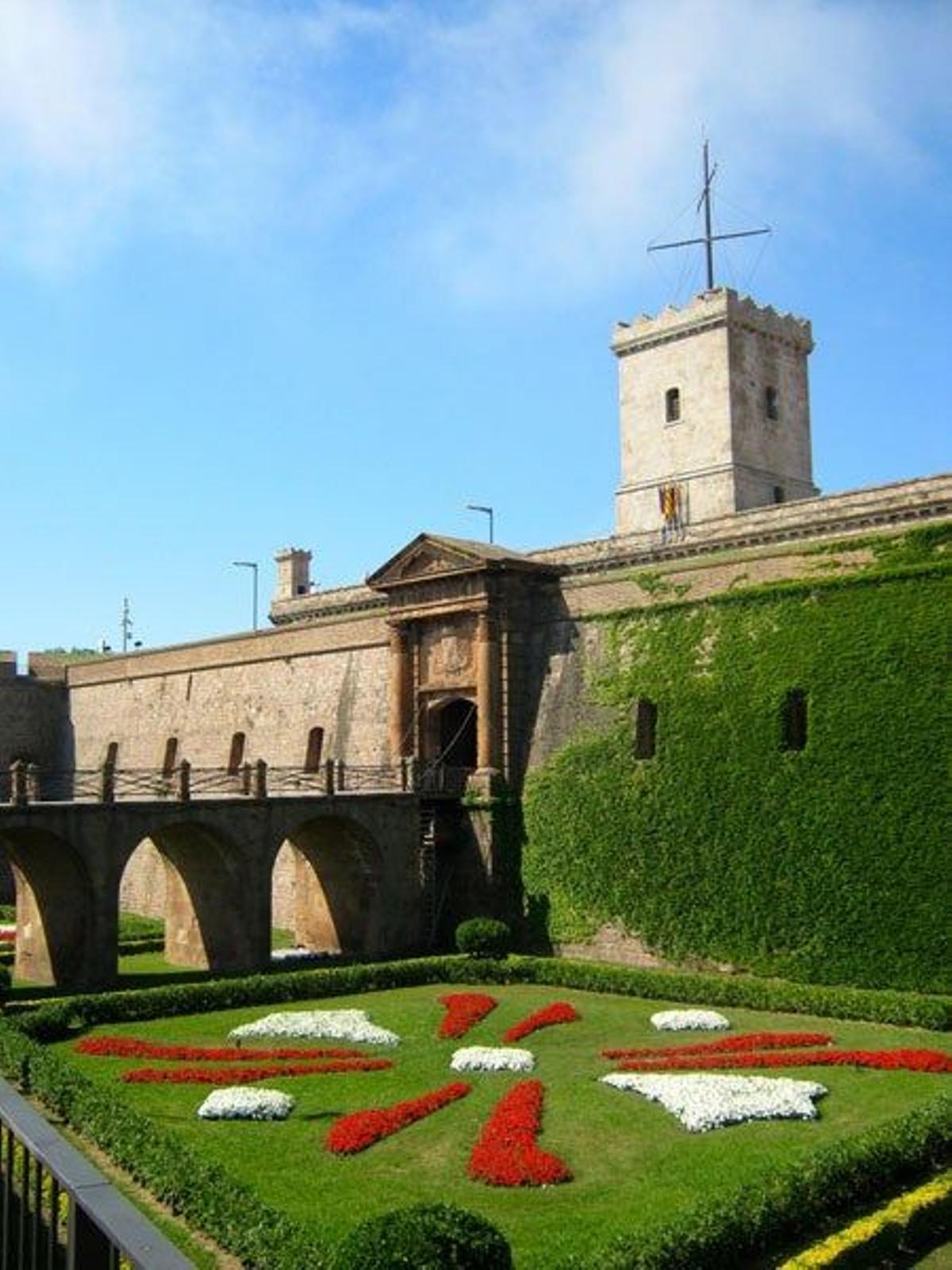 El Castillo de Montjuic es una antigua fortaleza militar del siglo XVIII.