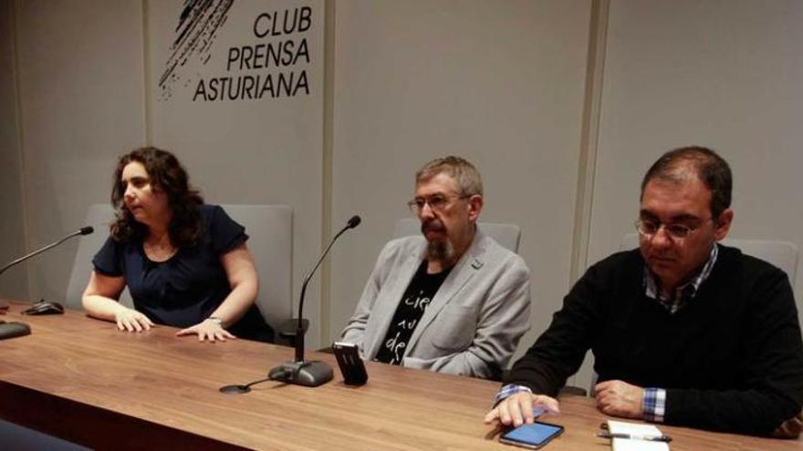 Por la izquierda, Teresa Valdés-Solís, Mauricio Schwarz y Sergio Palacios, de la Asociación de Divulgación Científica.