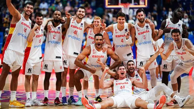 España, a semifinales tras una remontada épica