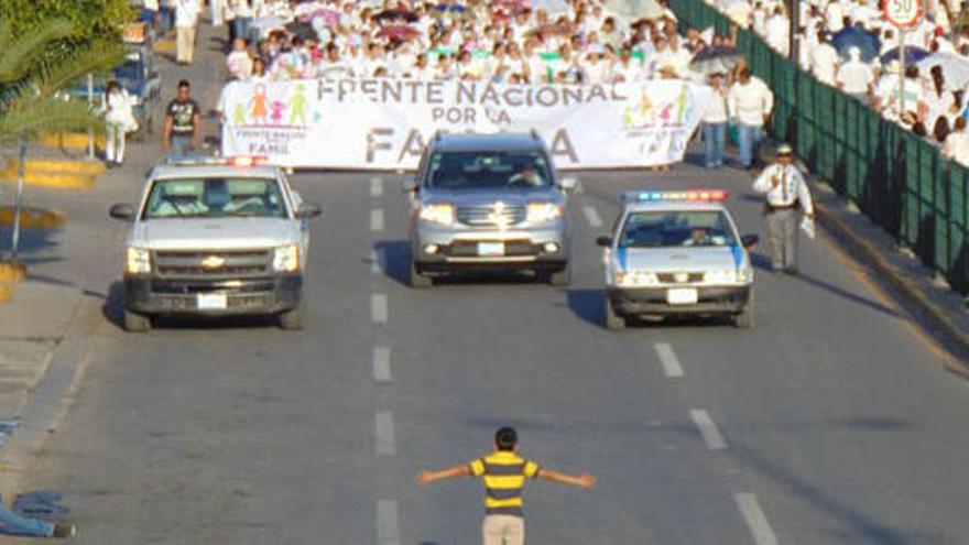 Un nen d&#039;11 anys s&#039;enfronta tot sol a una marxa homòfoba a Mèxic