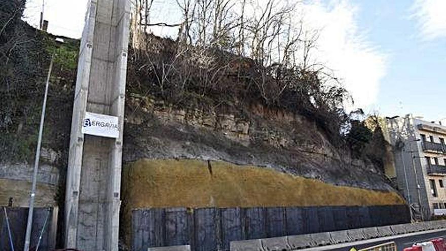 Les obres del nou ascensor, aquesta setmana, amb la torre construïda