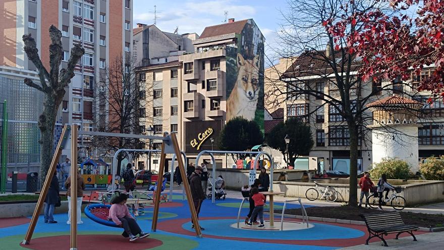 Más amplio y mejor dotado: así es la nueva zona infantil de Pola de Siero