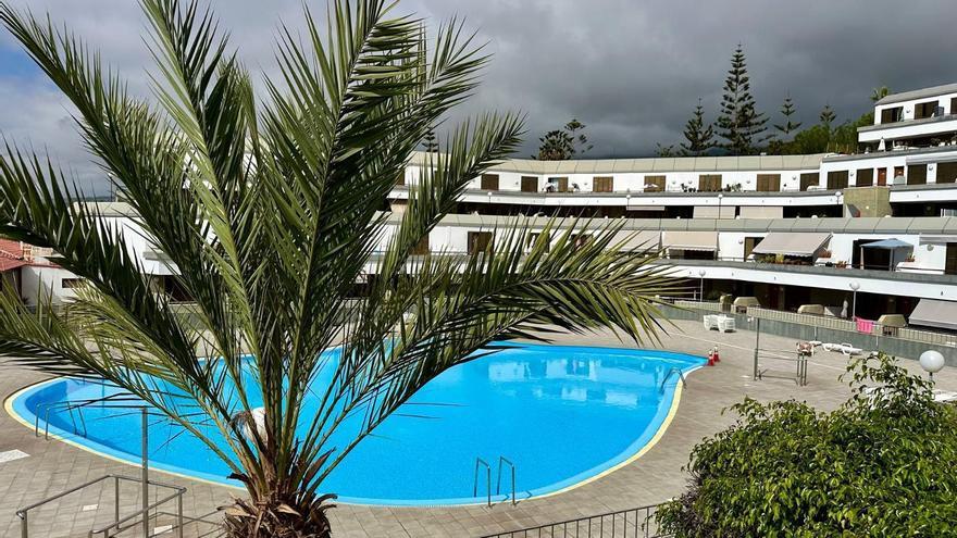 Chollazo inmobiliario en Tenerife: fabuloso piso con piscina, gran terraza y vistas panorámicas al mar a un precio increíble