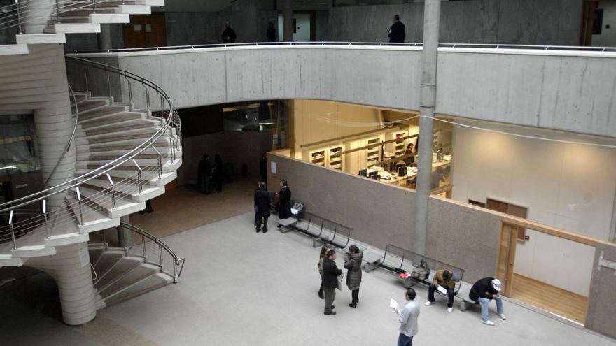 Interior de los Nuevos Juzgados de A Coruña. |   // L. O.