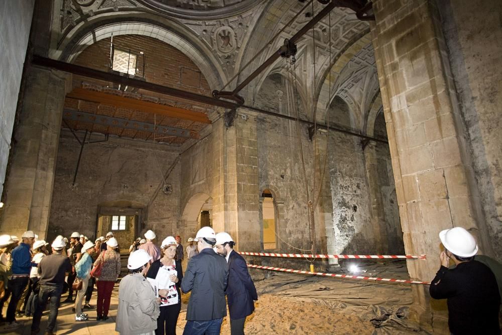 Visita de la alcaldesa de Gijón y los portavoces municipales a las obras de Tabacalera