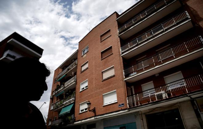 Un piso barato, prisas para firmar y 6.000 euros perdidos: la trampa inmobiliaria que denuncia una vecina de Madrid