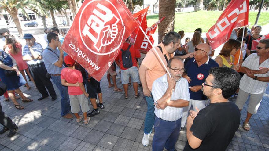 Concentración convocada ayer por los sindicatos, en Las Palmas de Gran Canaria.