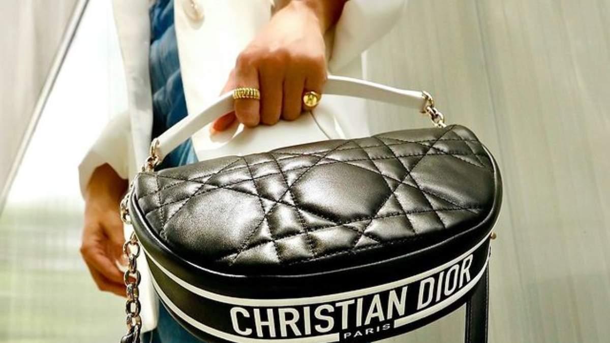 El bolso Dior Vibe Hobo que triunfa en las redes sociales