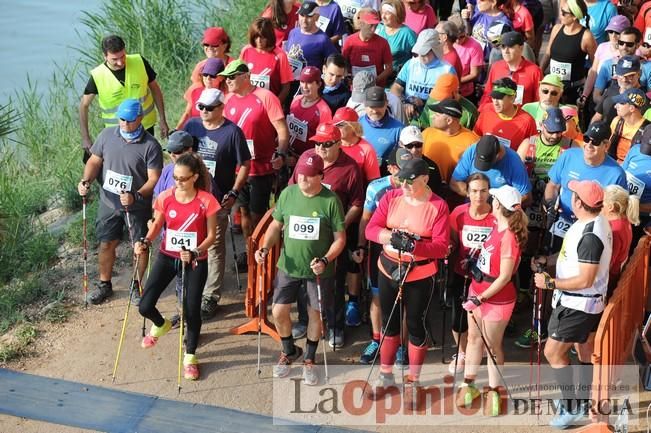 Marcha Nórdica en la mota del río Segura