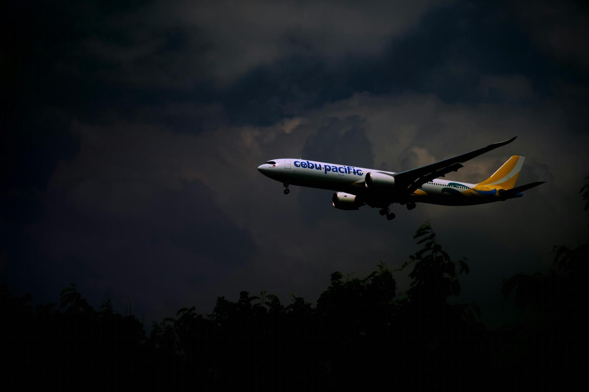 Un avión de Cebu Pacific en pleno vuelo