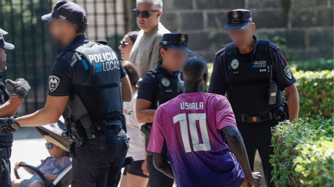 FOTOS | Gran redada contra la venta ilegal en s'Hort del Rei, en Palma