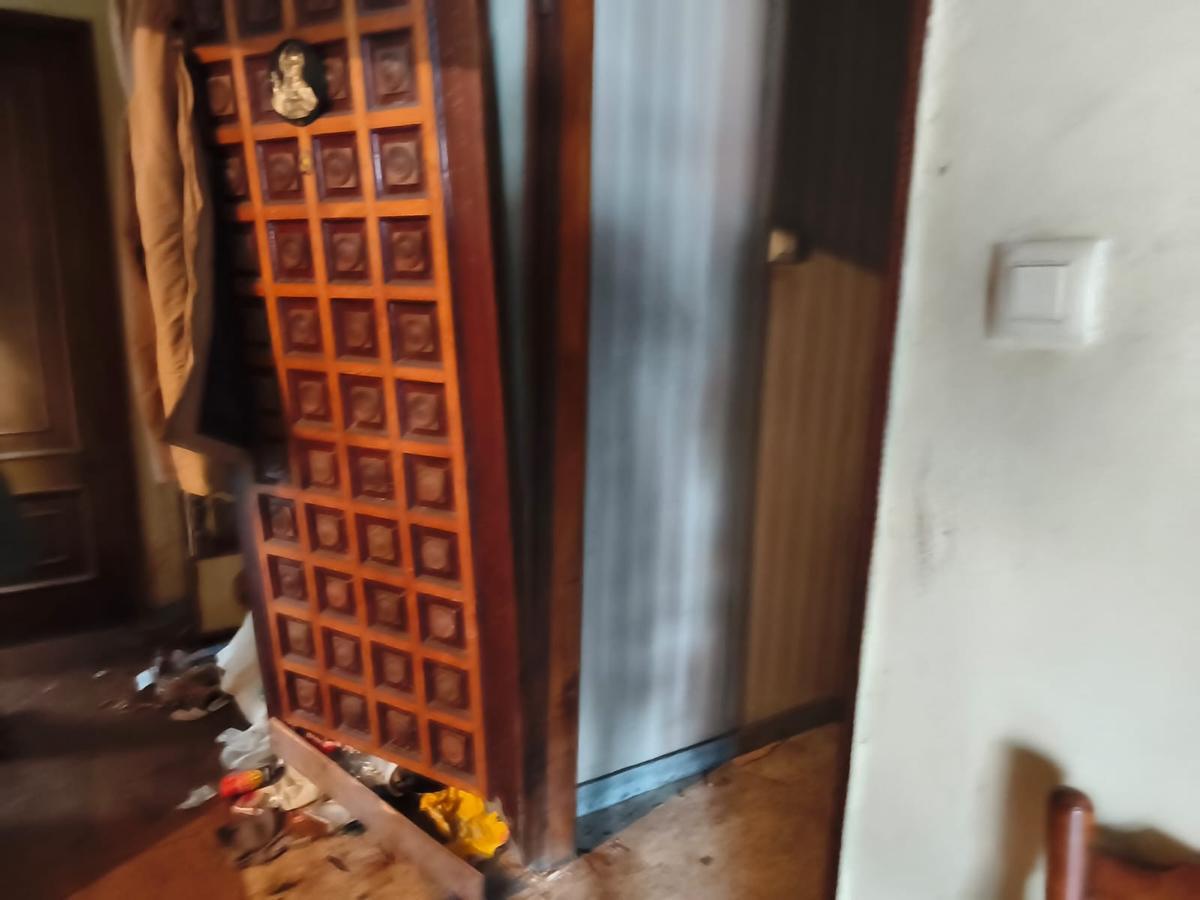 La casa de María en Moaña tras mes y medio de okupación