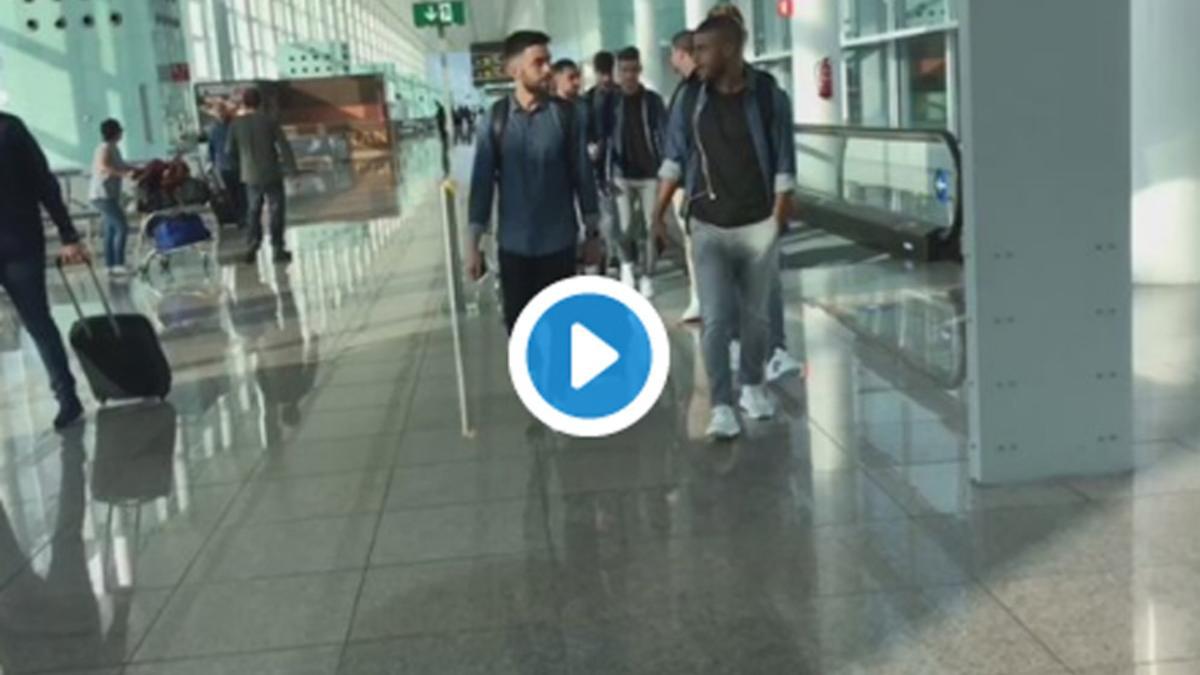 Los jugadores del Barça en el aeropuerto de El Prat