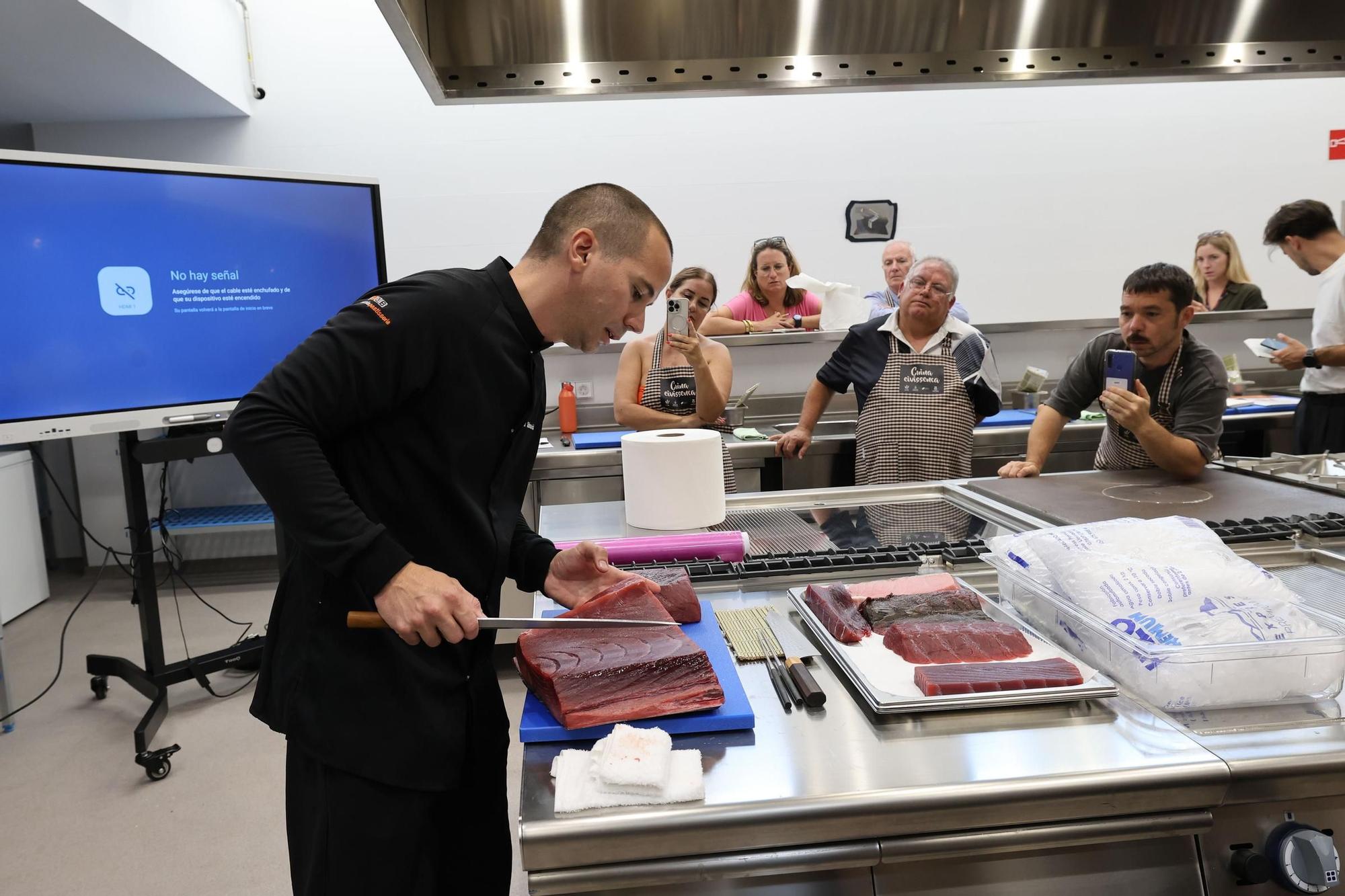 Clase magistral de sushi en la Escuela de Hostelería