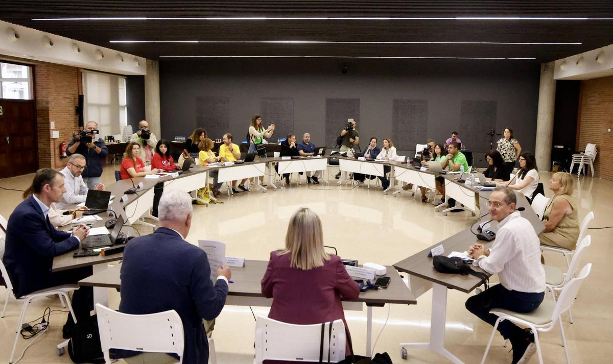 La negociación entre los sindicatos y la conselleria se ha reanudado este viernes