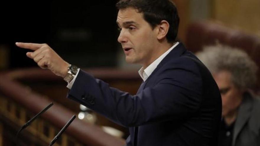 Rajoy invita a comer a Rivera para empezar a negociar el techo de gasto