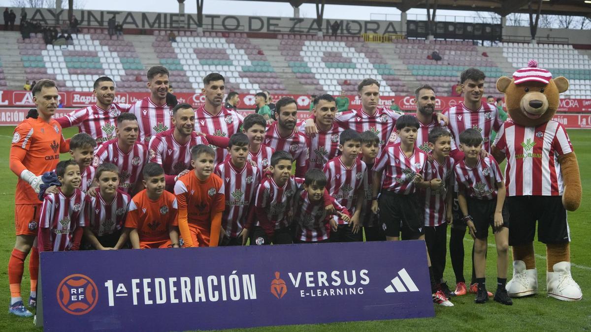 El equipo que alineó el Zamora el pasado domingo para empatar con el Nástic
