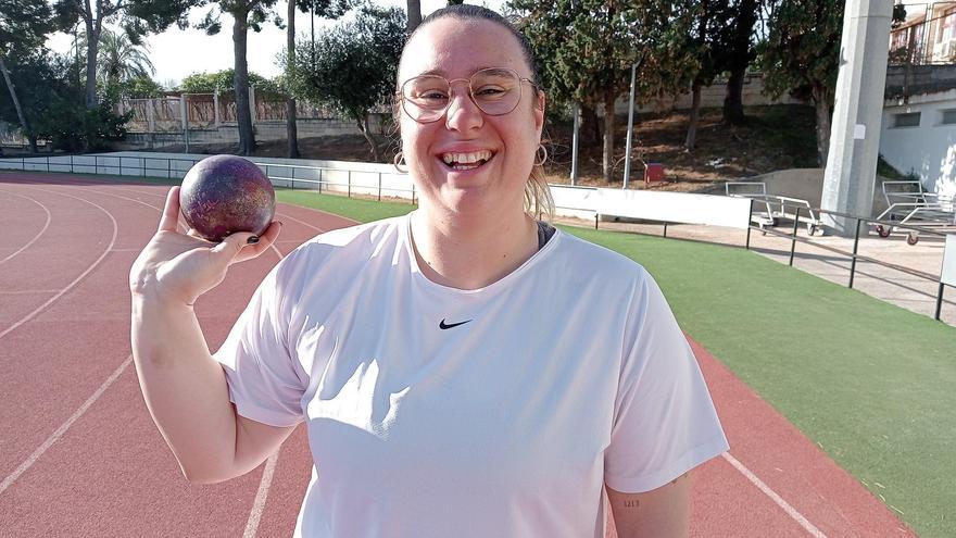 Judit Prats, en la pista de atletismo de Gandia