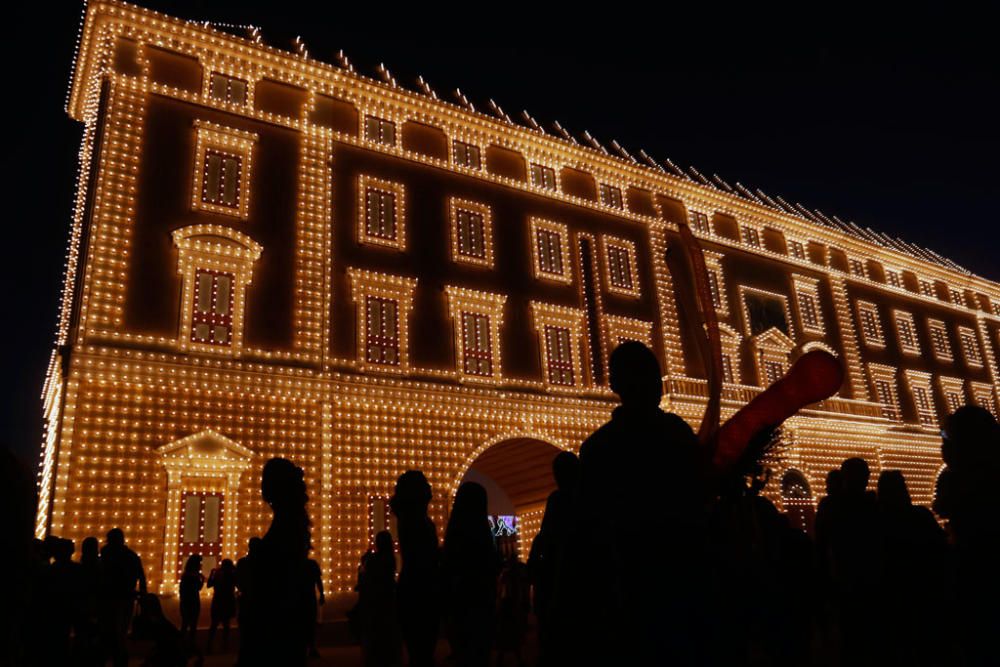 Encendido de la portada del Real de la Feria de Málaga