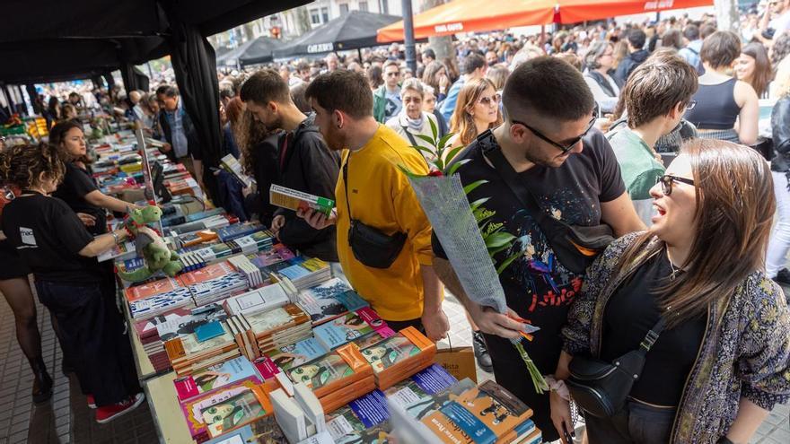 Todo listo para un Sant Jordi sin podio que aspira a igualar el récord de 2023