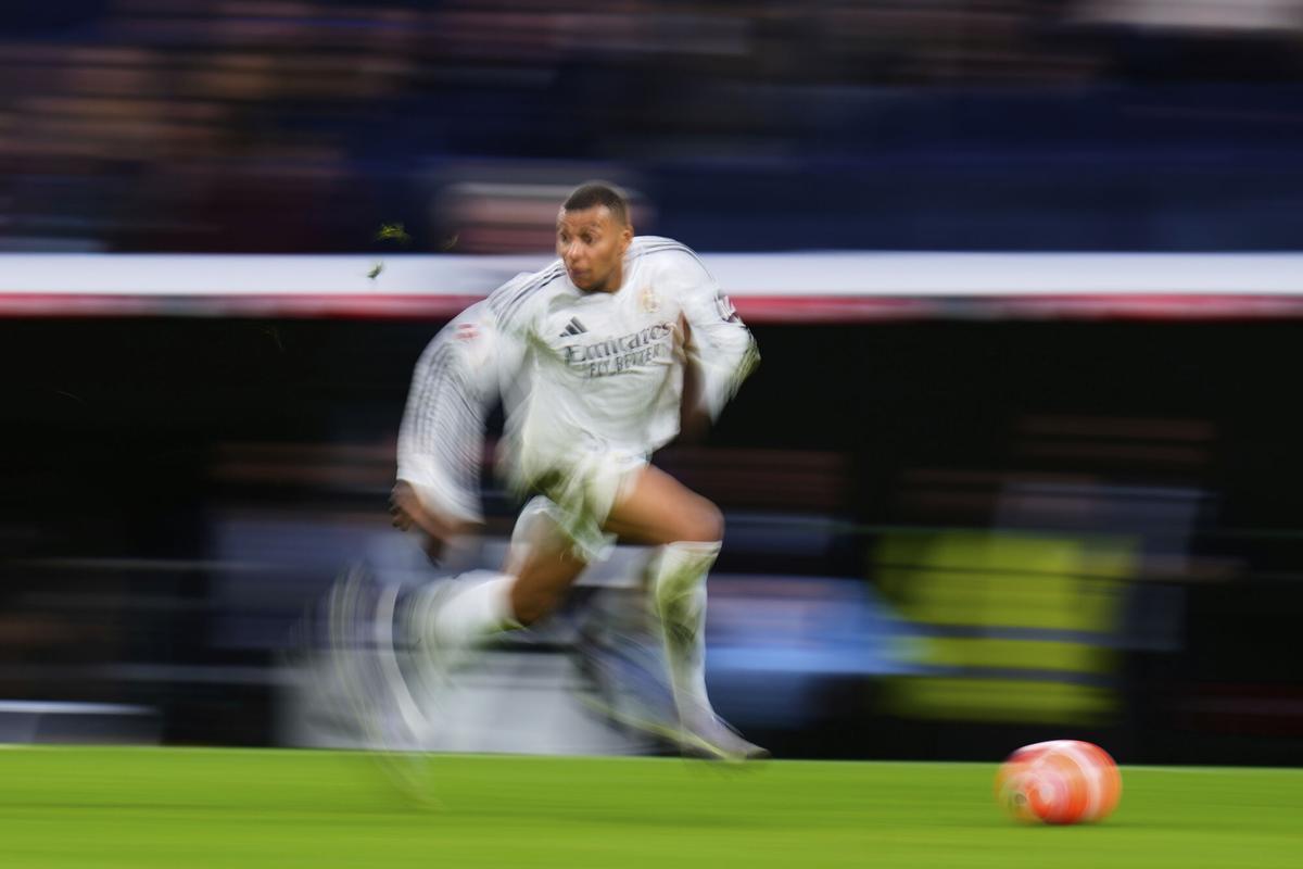 Kylian Mbappé, en una jugada del partido entre el Real Madrid y el Valencia