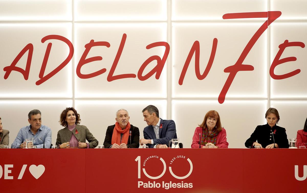 Pedro Sánchez y Pepe Álvarez, durante el encuentro en la sede del PSOE.