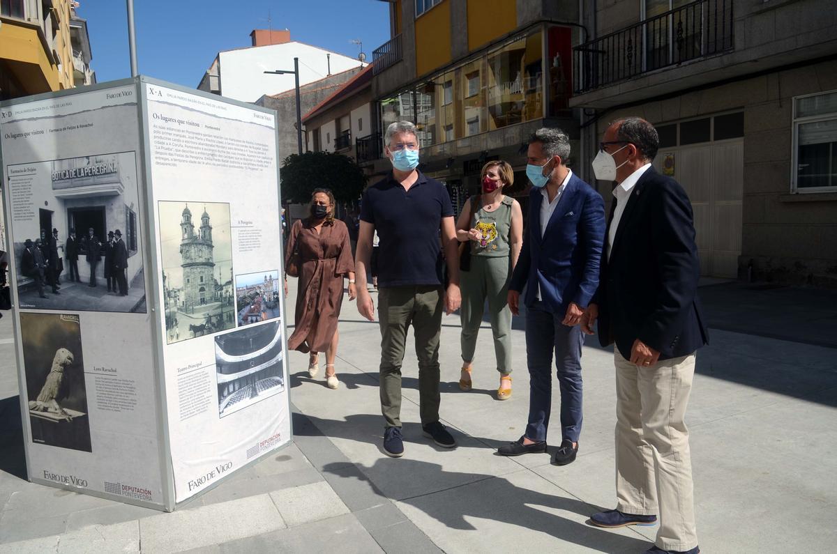 Inauguración de la exposición sobre Pardo Bazán por parte del subdirector de EPI Juan Carlos Da Silva, el gerente de FARO Pedro Costa y el alcalde Cacabelos