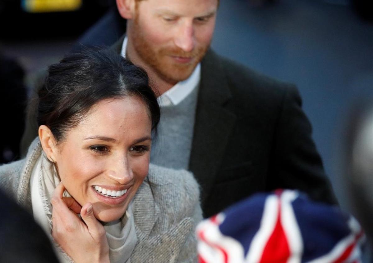 zentauroepp41538240 britain s prince harry and his fiancee meghan markle greet w180112162001 zentauroepp41538240 britain s prince harry and his fiancee meghan markle greet w180112162001