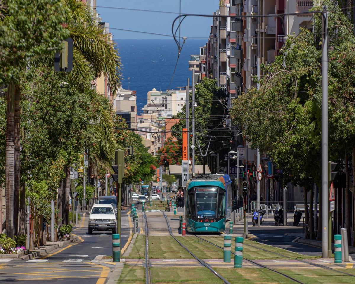 Vías del tranvía, en Santa Cruz de Tenerife.