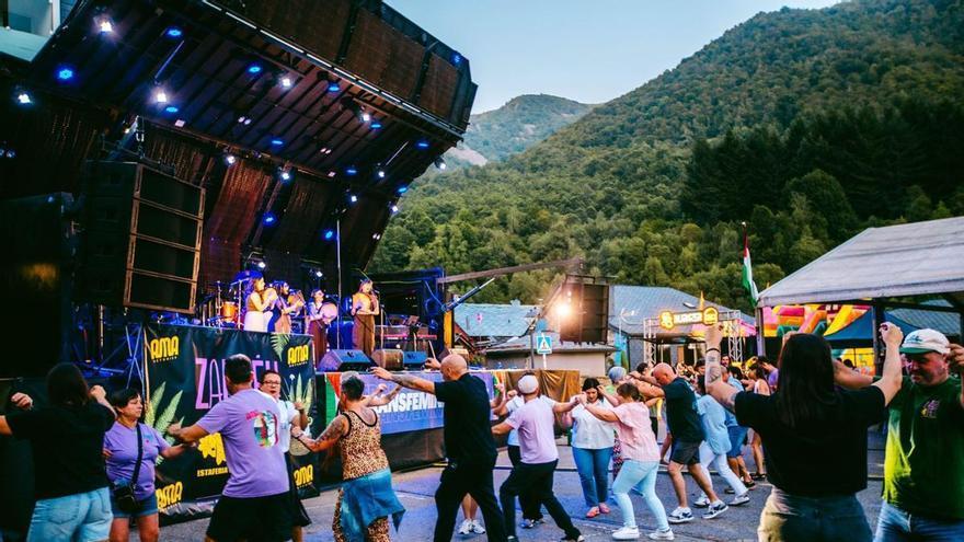 El Zarréu Fest se consolida en el Suroccidente con una veintena de actividades que implican a una decena de asociaciones