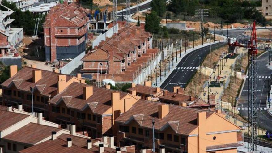 Las obras de la urbanización de Serelles, actualmente paralizadas, han afectado al cauce público del Barranc del Cint.