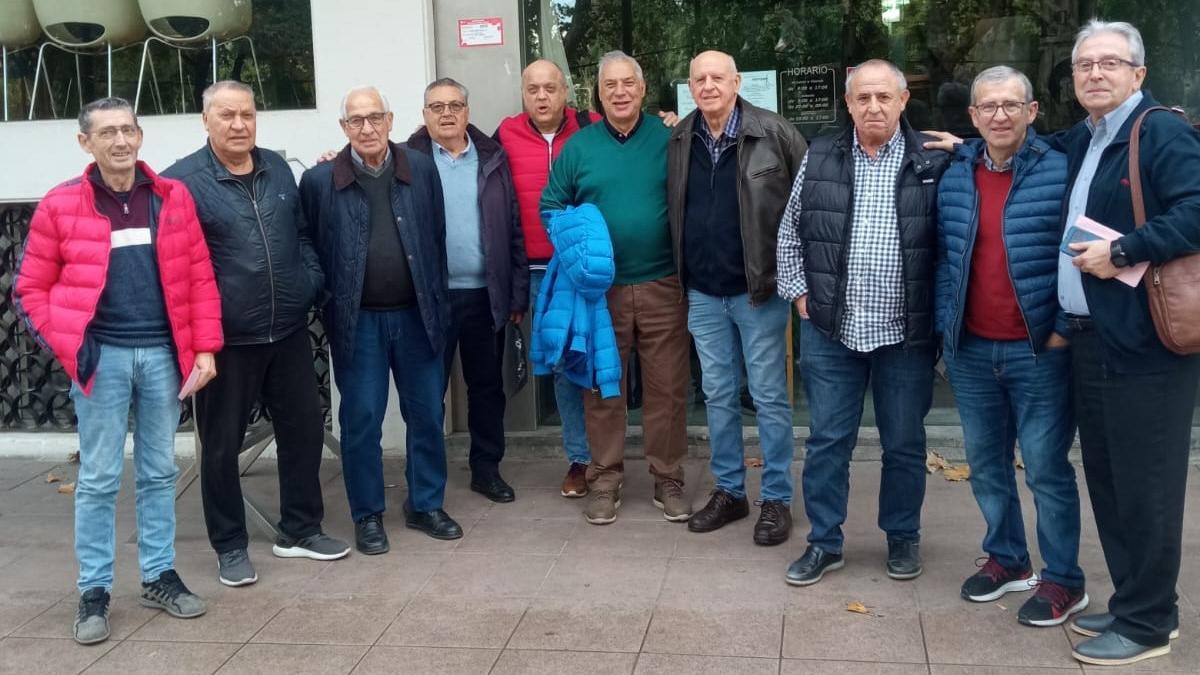 Exjugadores del Olímpic y García Paños en el almuerzo en Xàtiva.