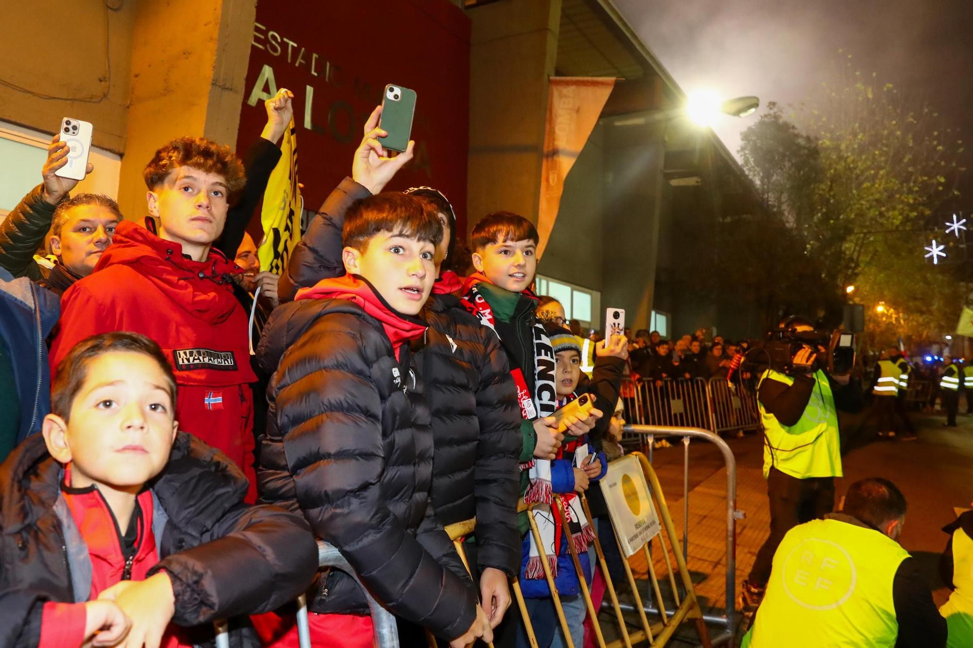 Las imágenes de una noche para la historia del Arosa con el Valencia como rival