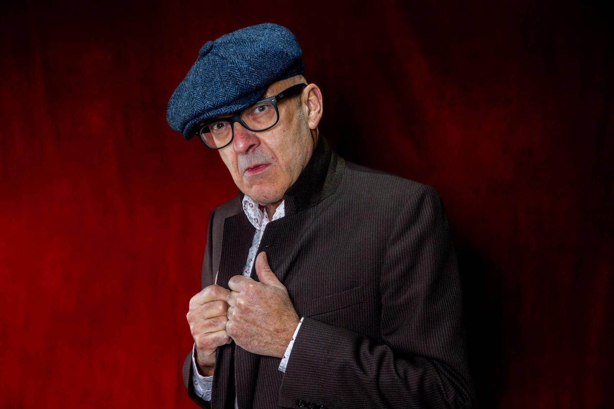 El músico Víctor Coyote posa para Europa Press, a 7 de enero de 2026, en Madrid (España). Víctor Aparicio Abundancia, conocido como Víctor Coyote, es un músico y artista gallego conocido por liderar desde finales de los años setenta el grupo Los Coyotes. Además de su trayectoria músical ha desarrollado una intensa actividad como diseñador gráfico, pintor, ilustrador, autor de cómic, escritor y realizador de videoclips y documentales