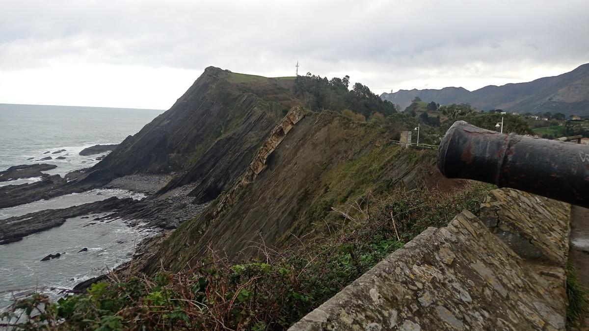 Vista del monte Corveru desde La Guía, en la que se observa